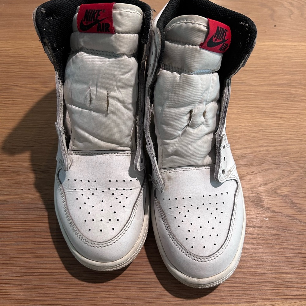 Nike Air Jordan Retro 1 - size 5.5Y